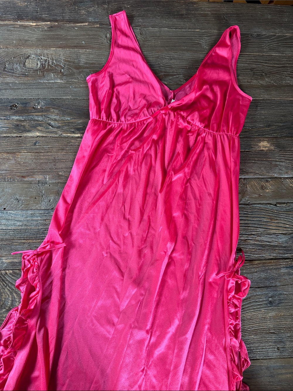 Vintage hot pink ruffled V-neck nylon slip dress Medium - Picture 7 of 9